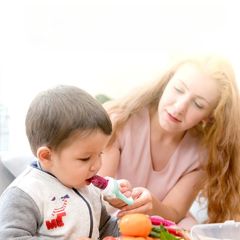 1PC Silicone Baby Fruit Feeder with Cover Baby Nipple Fresh Food Vegetable Supplement Soother Nibbler Feeding Teething Pacifier
1 pièce : Tétine-bébé en silicone avec couvercle – Tétine pour bébé pour fruits et légu