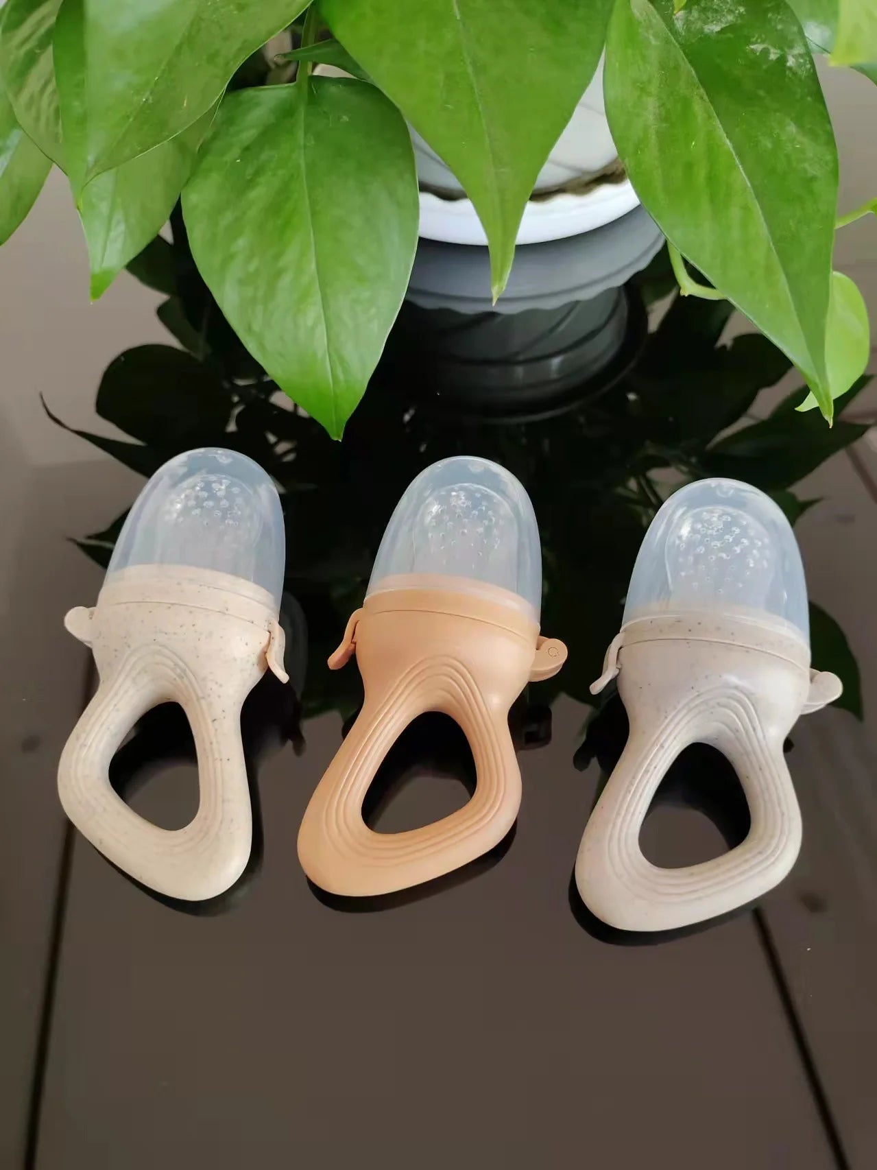 1PC Silicone Baby Fruit Feeder with Cover Baby Nipple Fresh Food Vegetable Supplement Soother Nibbler Feeding Teething Pacifier
1 pièce : Tétine-bébé en silicone avec couvercle – Tétine pour bébé pour fruits et légu