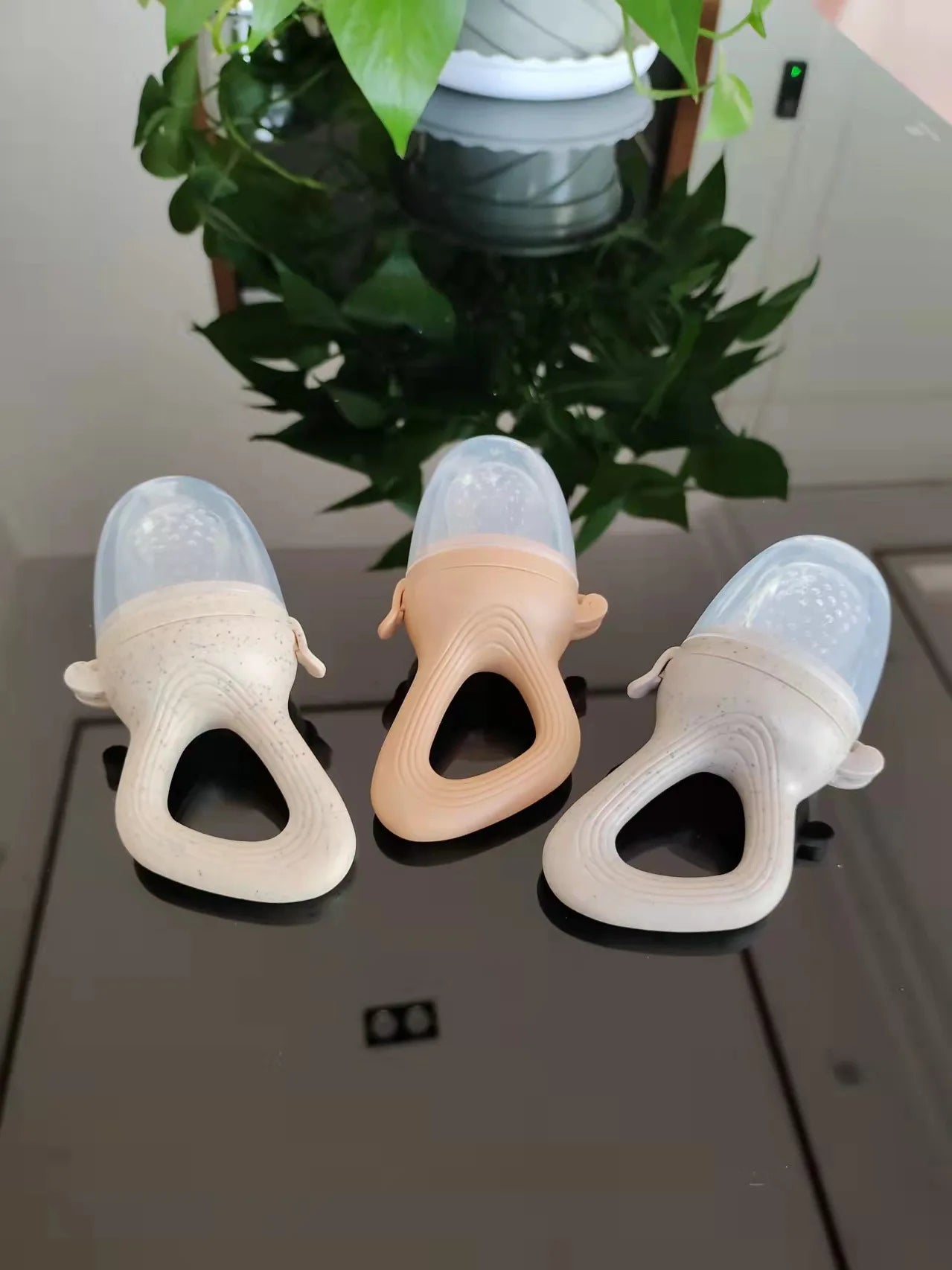 1PC Silicone Baby Fruit Feeder with Cover Baby Nipple Fresh Food Vegetable Supplement Soother Nibbler Feeding Teething Pacifier
1 pièce : Tétine-bébé en silicone avec couvercle – Tétine pour bébé pour fruits et légu