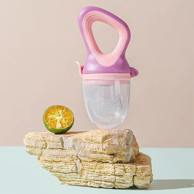 1PC Silicone Baby Fruit Feeder with Cover Baby Nipple Fresh Food Vegetable Supplement Soother Nibbler Feeding Teething Pacifier
1 pièce : Tétine-bébé en silicone avec couvercle – Tétine pour bébé pour fruits et légu