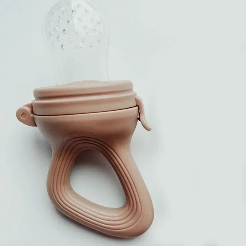 1PC Silicone Baby Fruit Feeder with Cover Baby Nipple Fresh Food Vegetable Supplement Soother Nibbler Feeding Teething Pacifier
1 pièce : Tétine-bébé en silicone avec couvercle – Tétine pour bébé pour fruits et légu