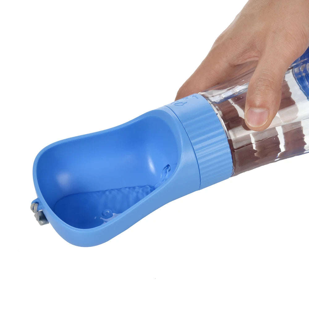 Bouteille d'eau pour chien /  Bouteil de nourriture pour chien / Bouteil deux en un pour animaux - Water bottle for dog / Food bottle for dog / Two-in-one bottle for pets.